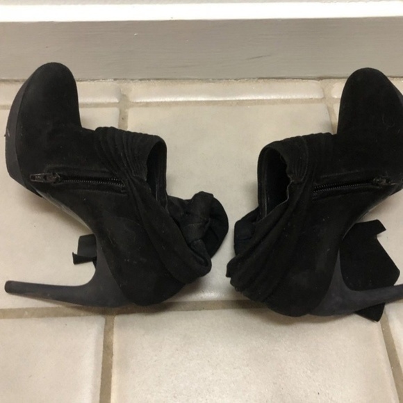 BALENCIAGA sz 37 BOW Black Suede BOOTIES HEELS - Picture 2 of 8